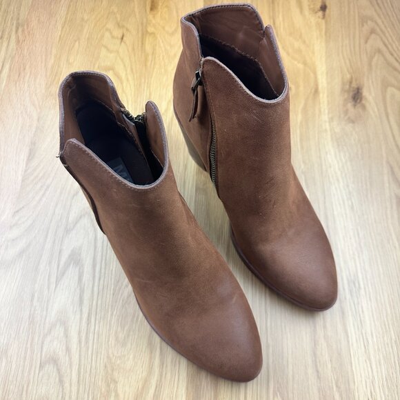 MIA Brown Block Heel Ankle Booties Size 9.5 Wide Round Toe Zipper Faux Leather - Picture 2 of 7